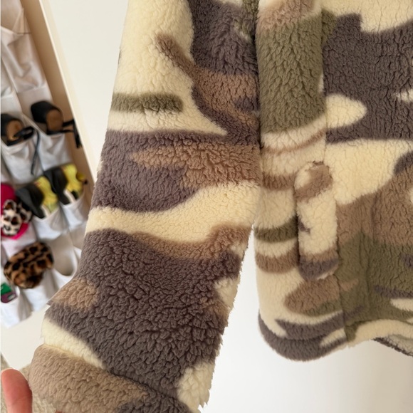 New Z Supply Camo Sherpa Jacket - Picture 4 of 6